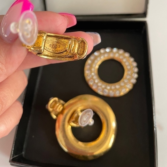 BEAUTIFUL CHANEL Vintage Crystal Gold Drop Clip-On Earrings - Picture 6 of 10